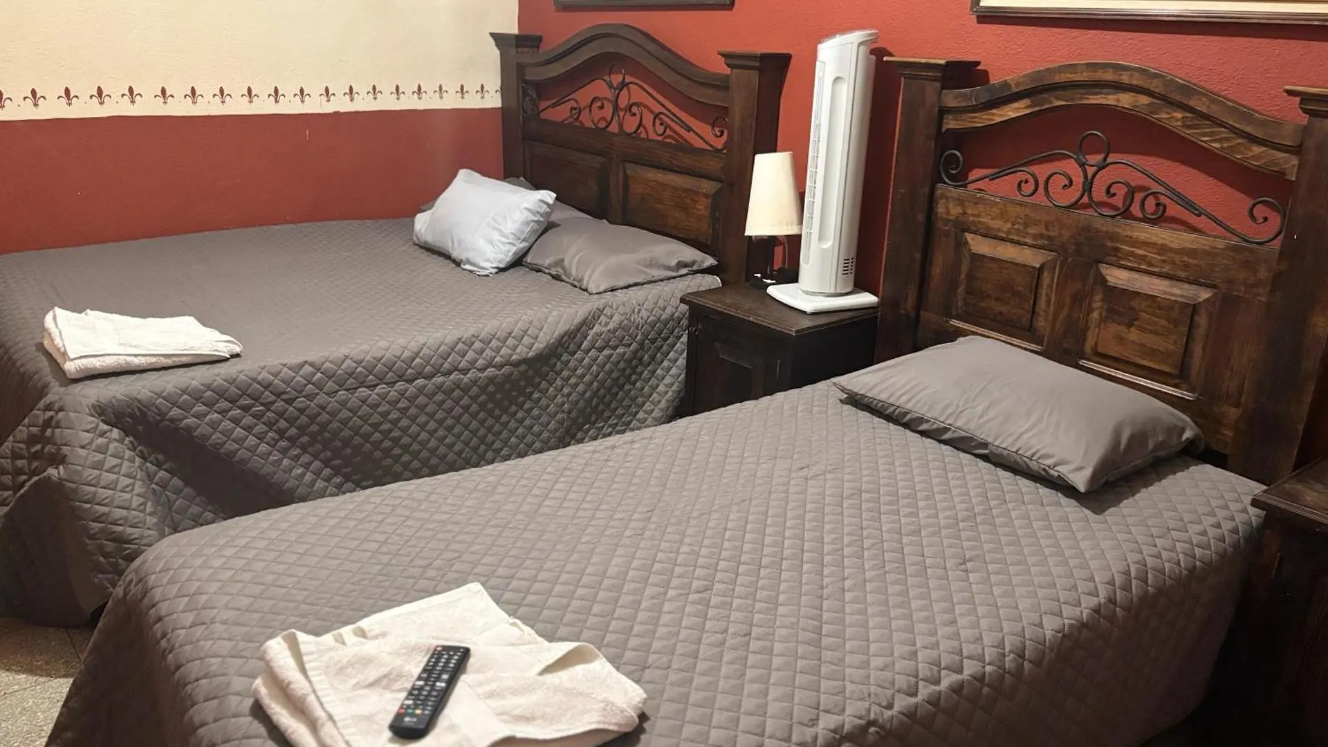 Cristales De Antigua La Calzada Hotel